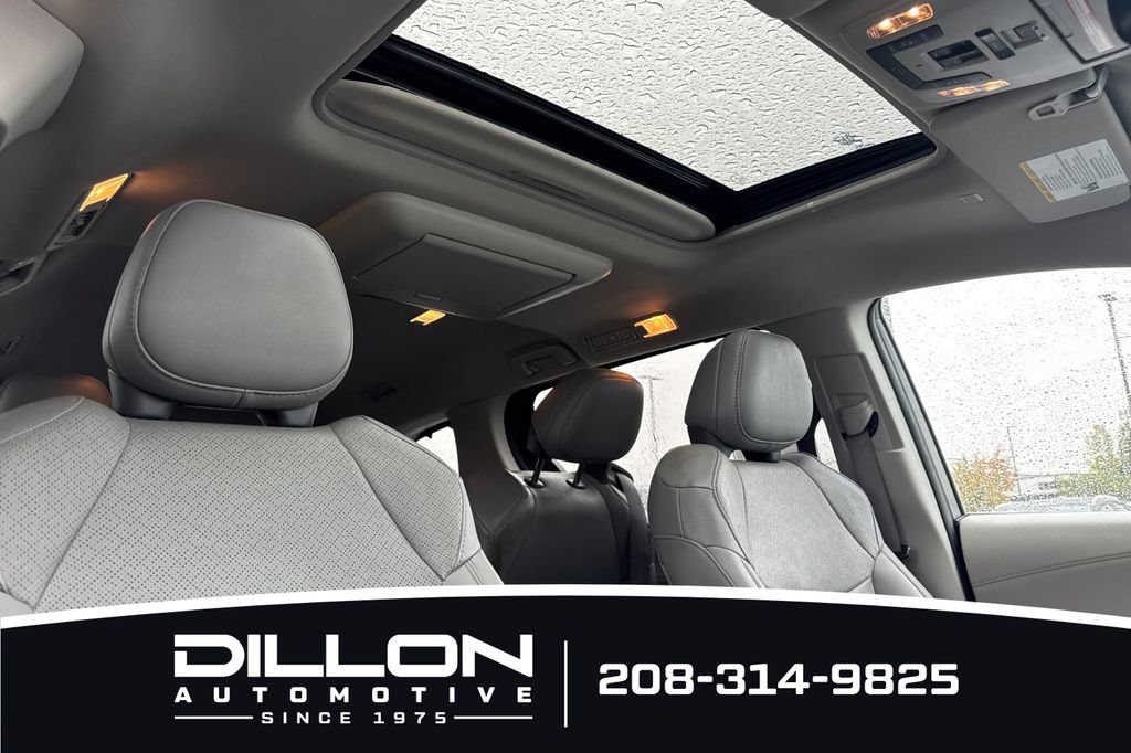 Used 2024 Toyota Sienna Limited AWD/4WD image 21