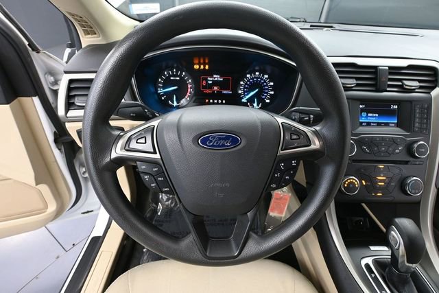 Used 2016 Ford Fusion SE FWD image 25