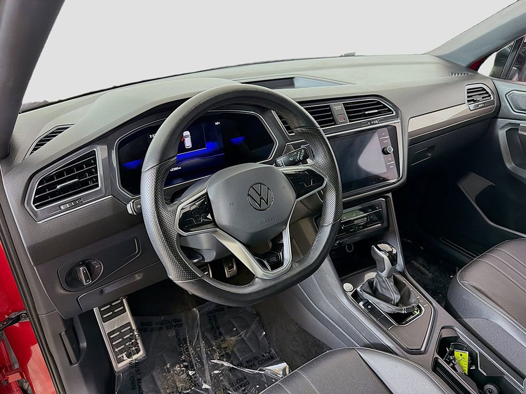 Used 2024 Volkswagen Tiguan SE R-Line image 20
