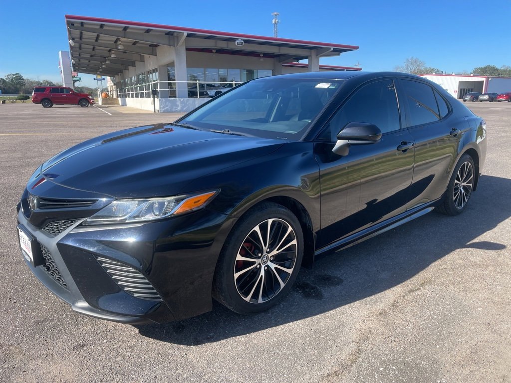 Used 2020 Toyota Camry SE image 3