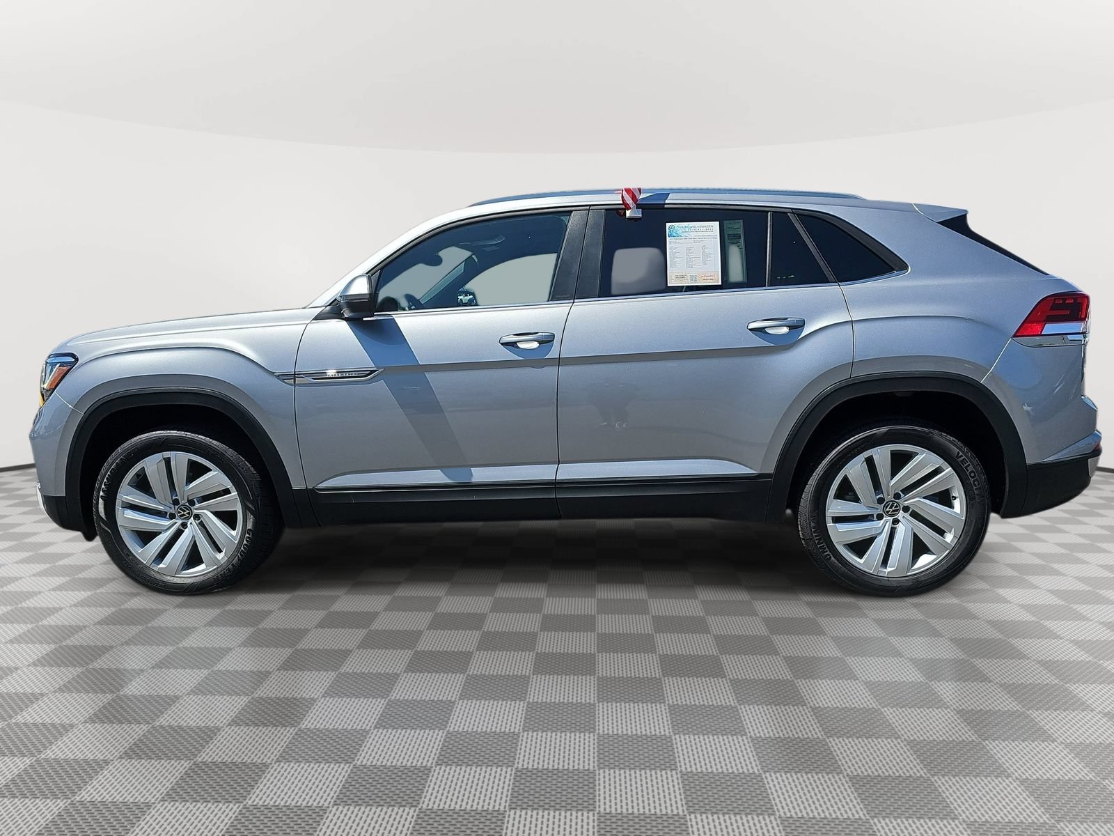 Used 2023 Volkswagen Atlas Cross Sport SE w/ Panoramic Sunroof Package FWD image 8
