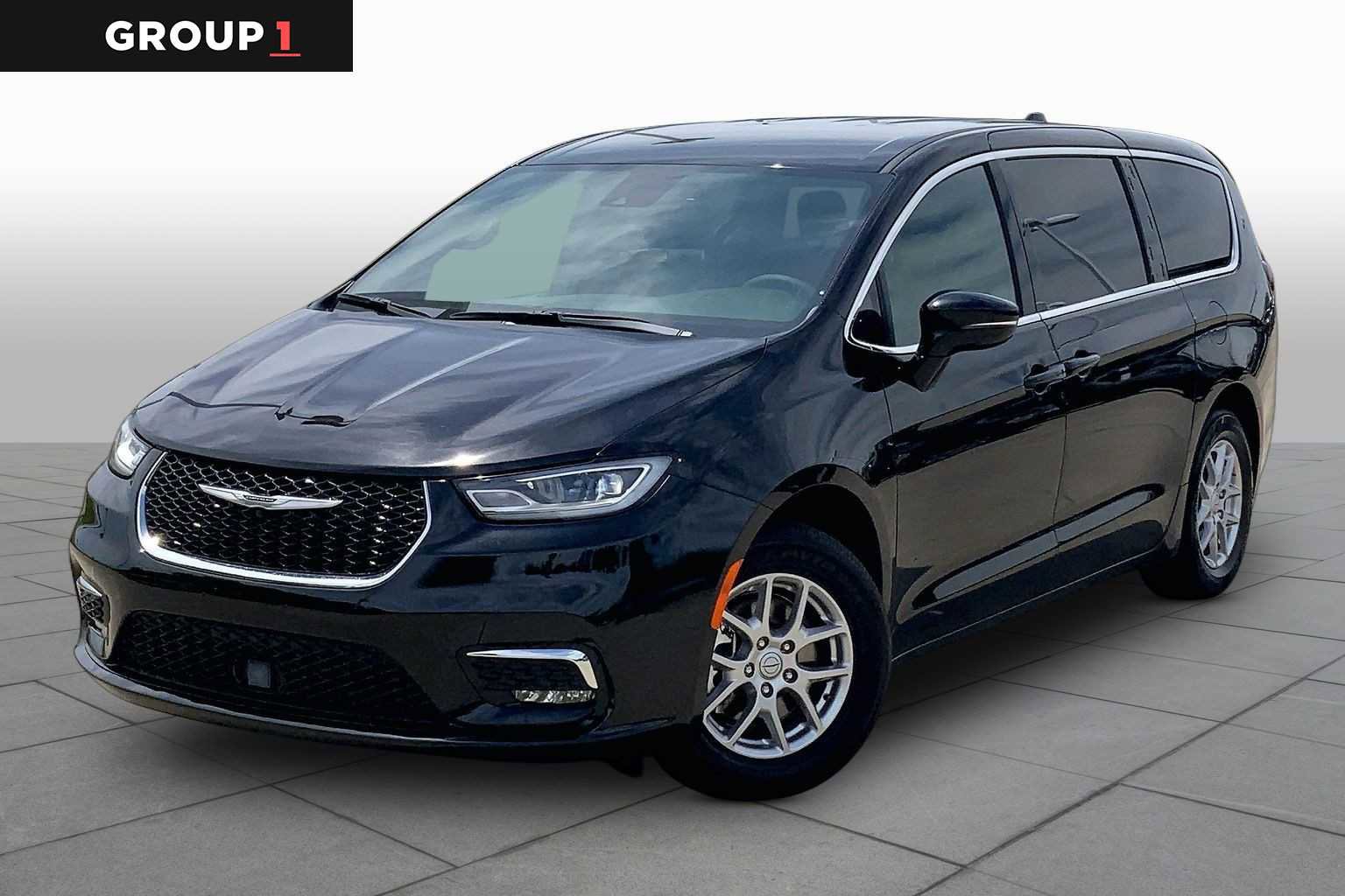 Used 2025 Chrysler Pacifica Select FWD image 1