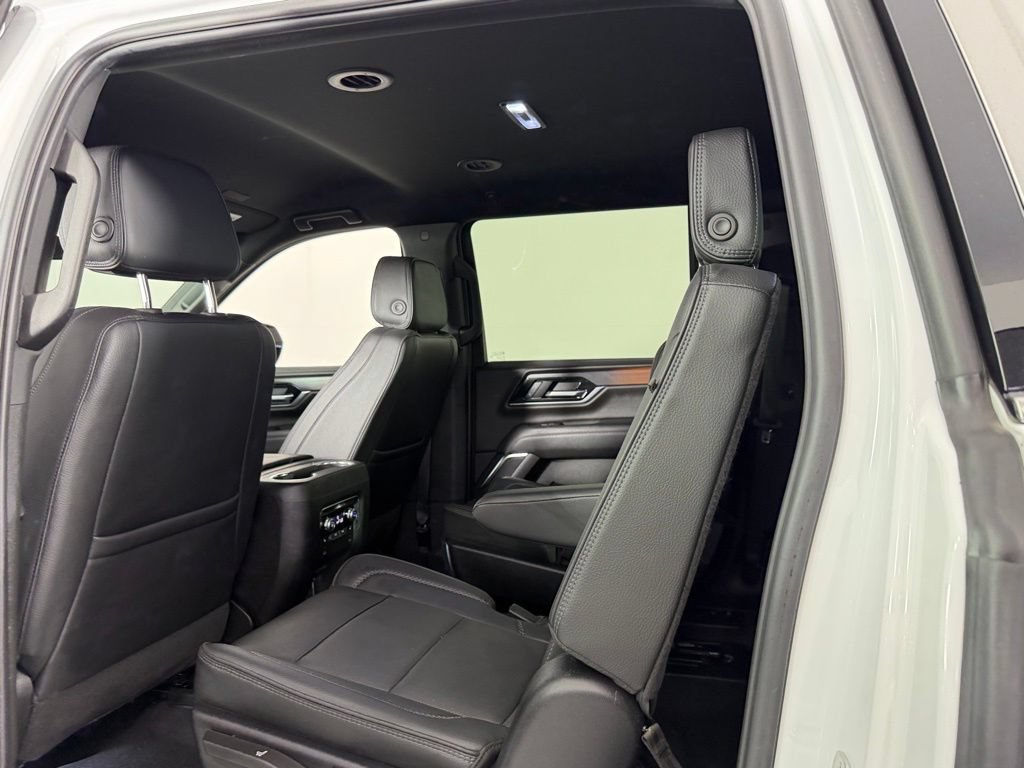 Used 2025 GMC Yukon XL Denali AWD/4WD image 24