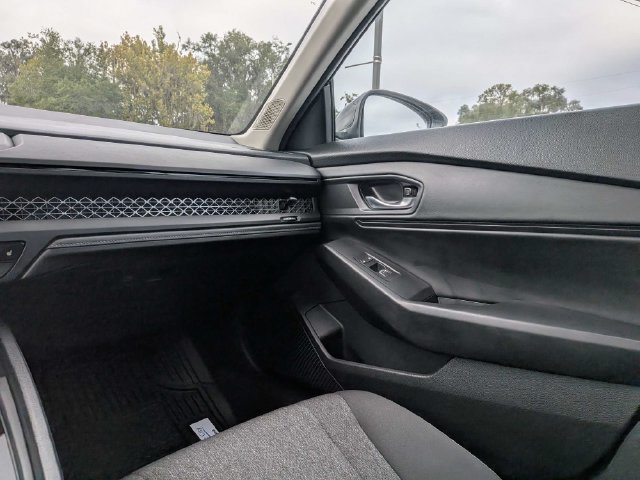 Used 2025 Honda Accord SE image 15