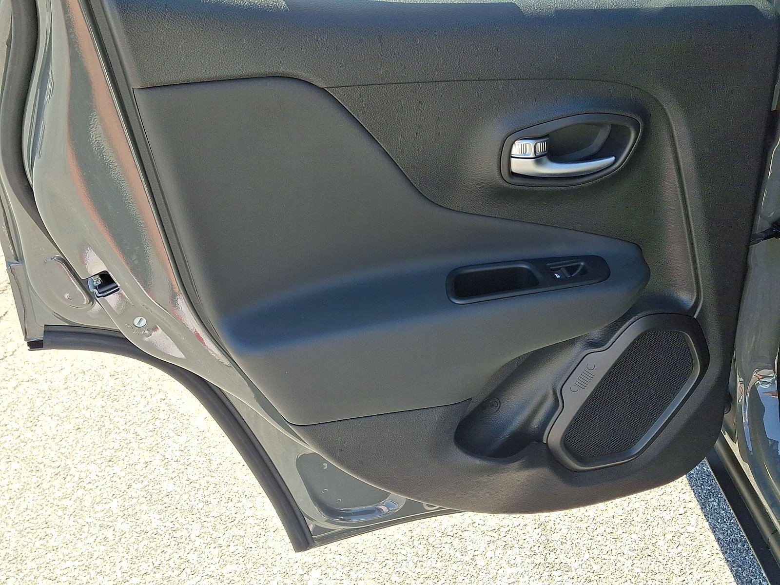 Used 2022 Jeep Renegade Latitude AWD/4WD image 13
