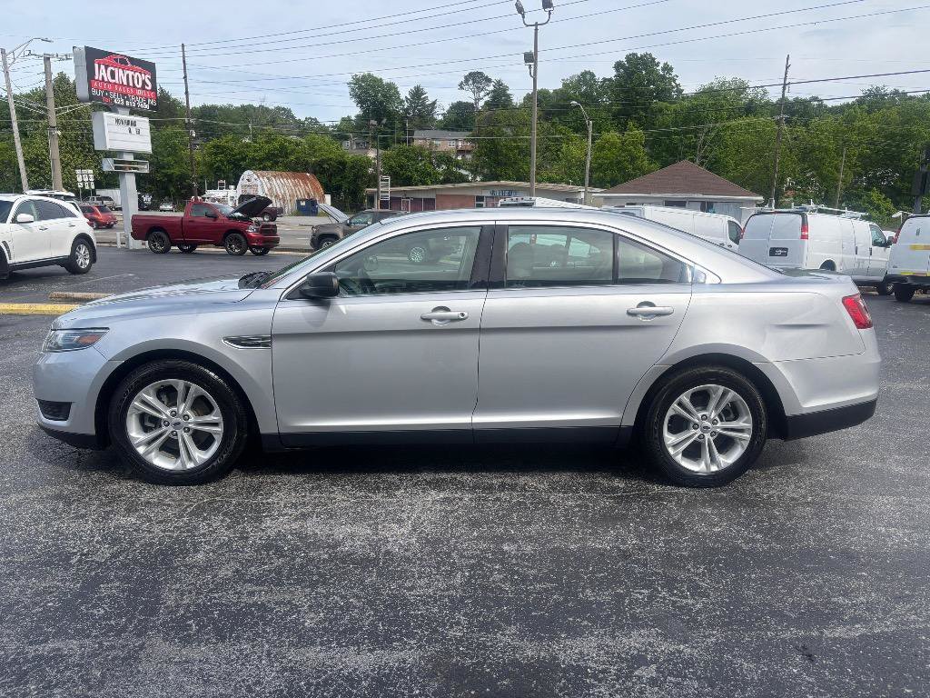 Used 2018 Ford Taurus SE FWD image 4