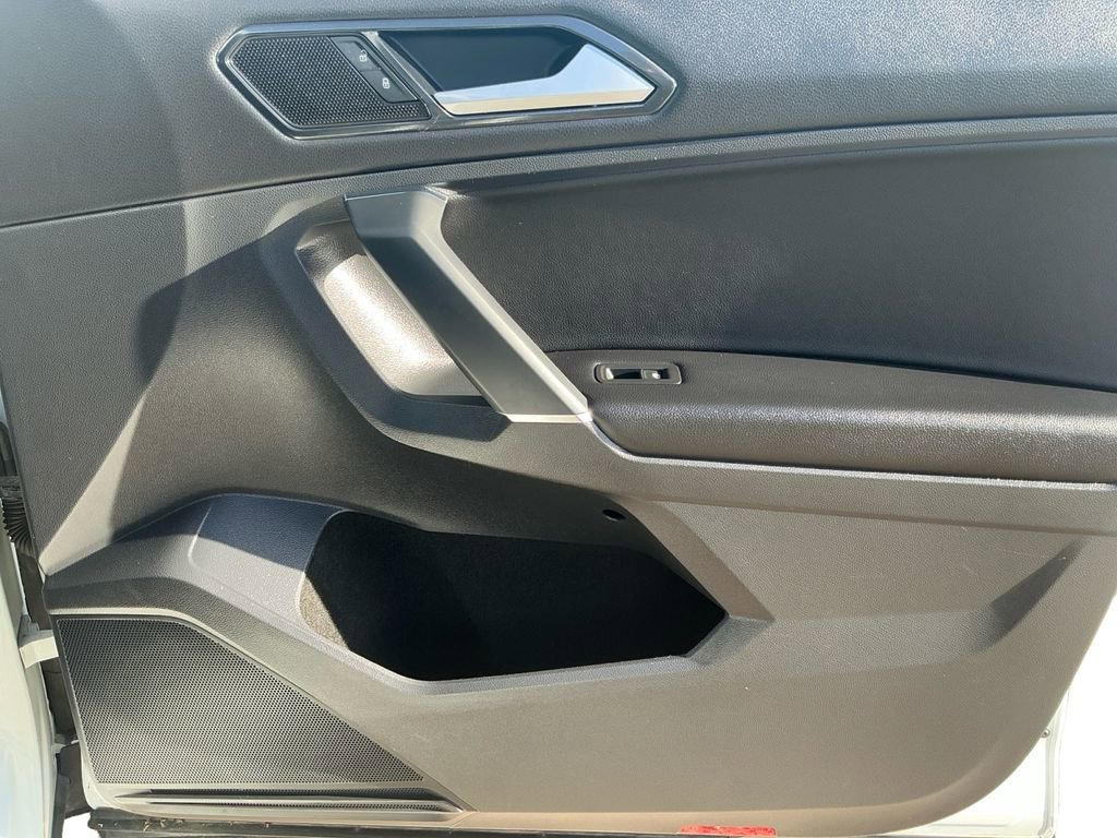 Used 2018 Volkswagen Tiguan SE image 16