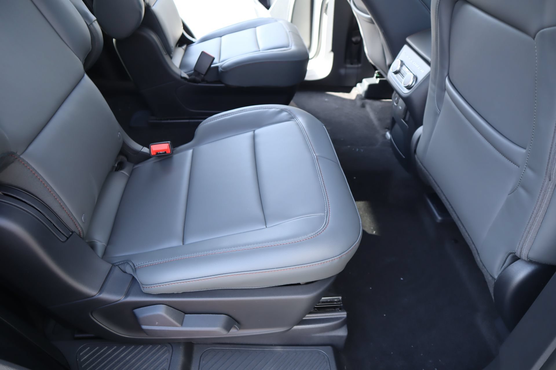 New 2026 Ford Explorer Active w/ Active Comfort Package AWD/4WD image 17