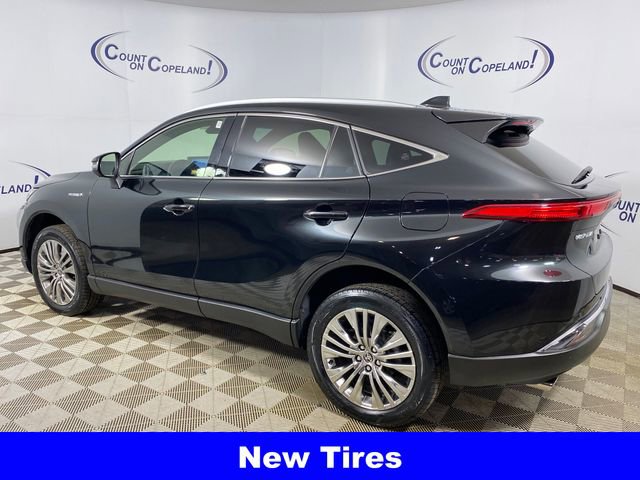 Used 2021 Toyota Venza XLE w/ Softex Package image 4