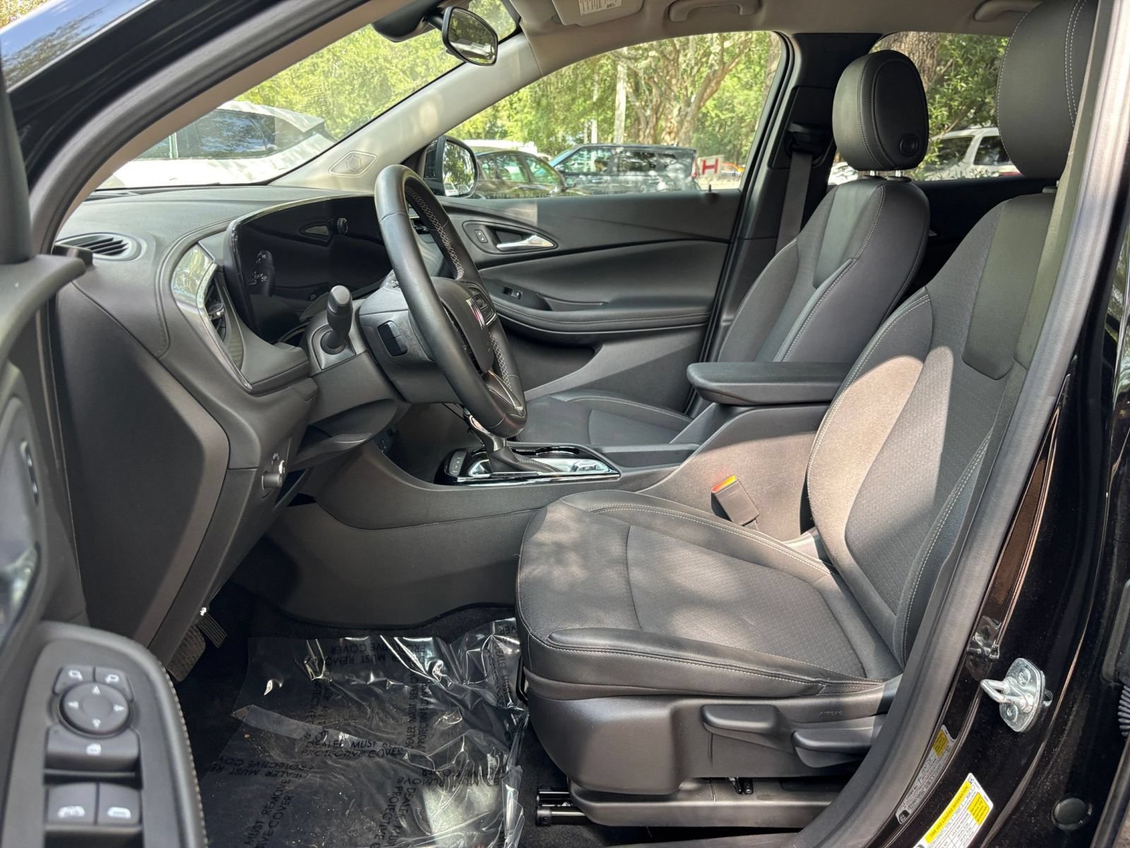 Used 2025 Buick Encore GX Preferred AWD/4WD image 25