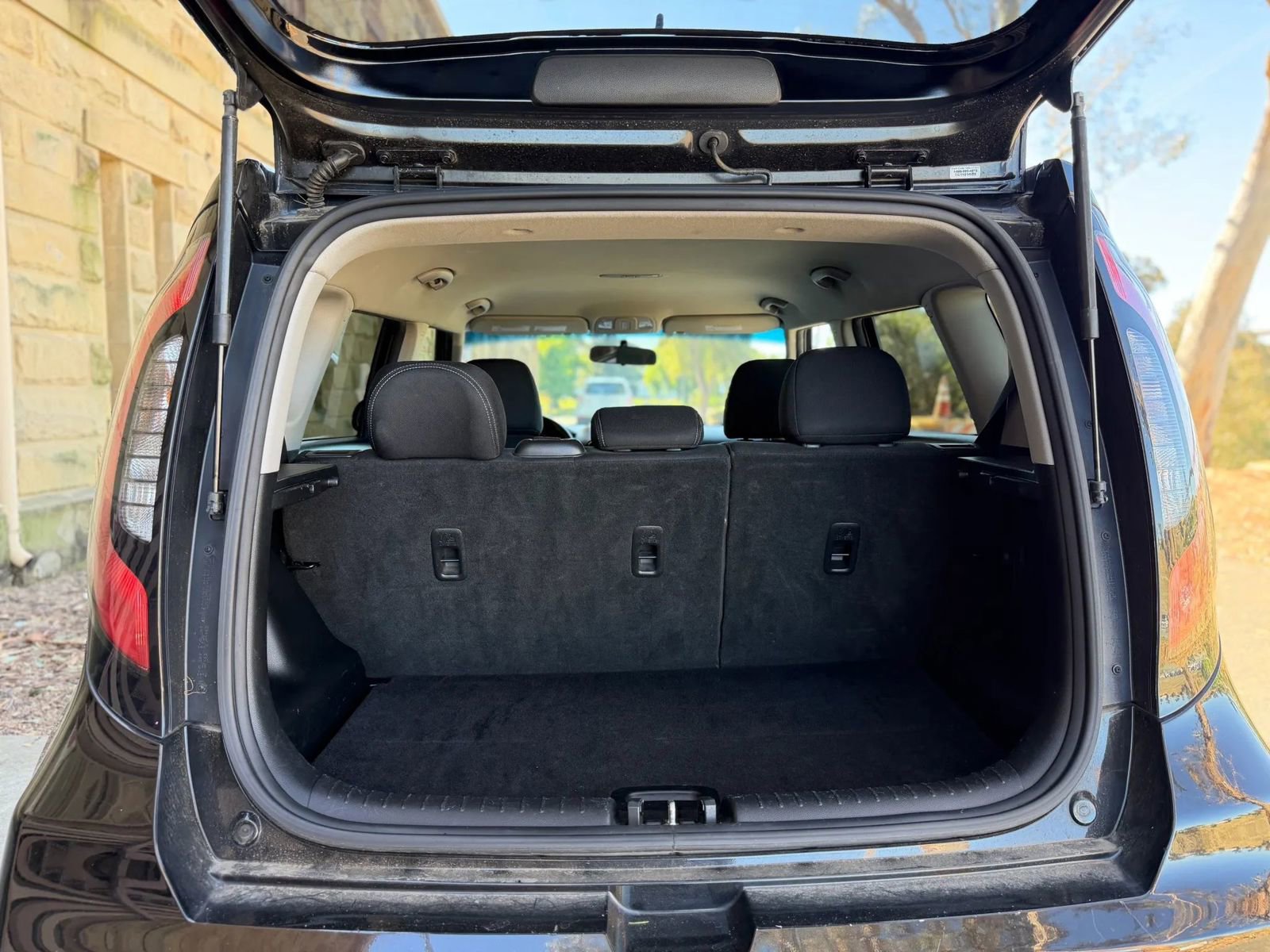 Used 2018 Kia Soul + FWD image 18