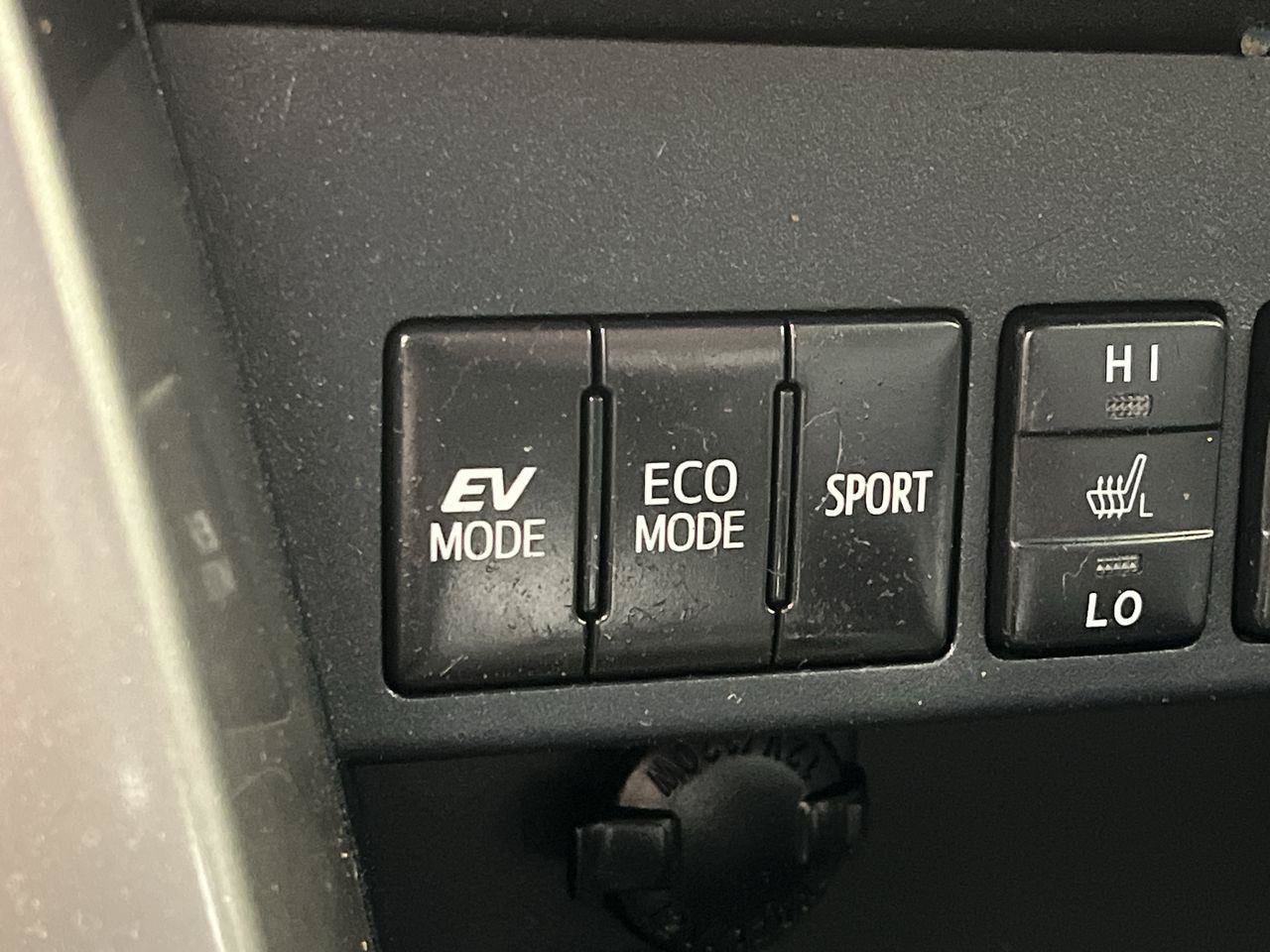 Used 2018 Toyota RAV4 Limited w/ Advanced Technology Package AWD/4WD image 17