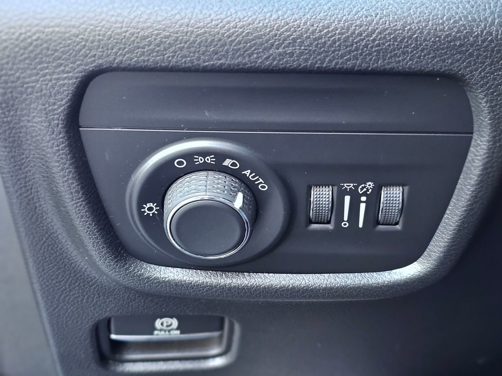 Used 2023 Jeep Grand Cherokee Altitude image 18