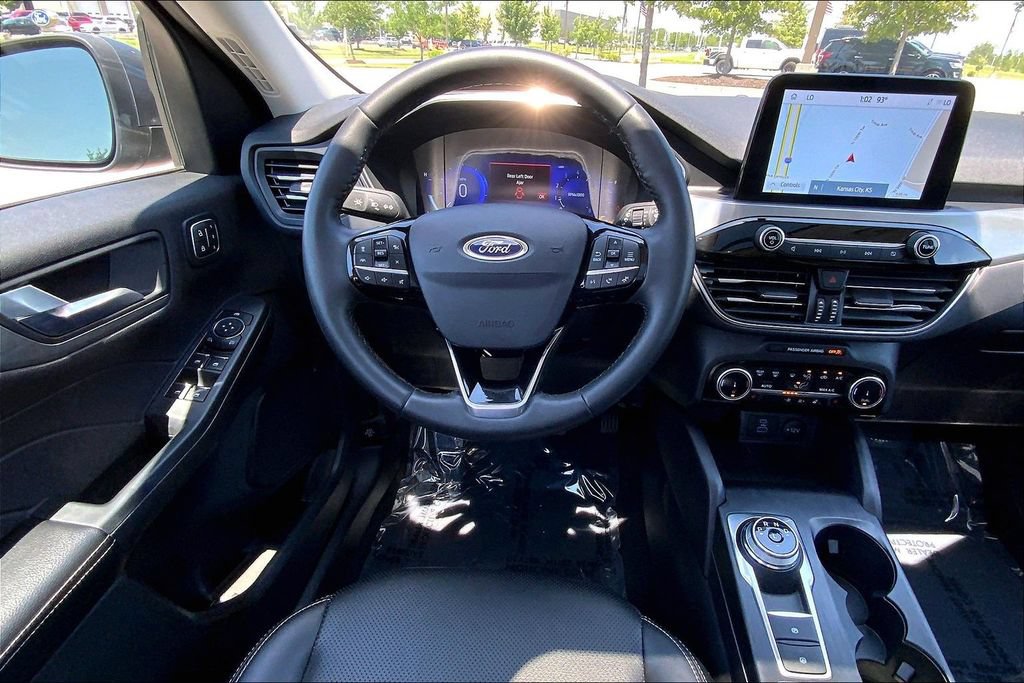 Used 2022 Ford Escape Titanium w/ Class II Trailer Tow Package AWD/4WD image 5