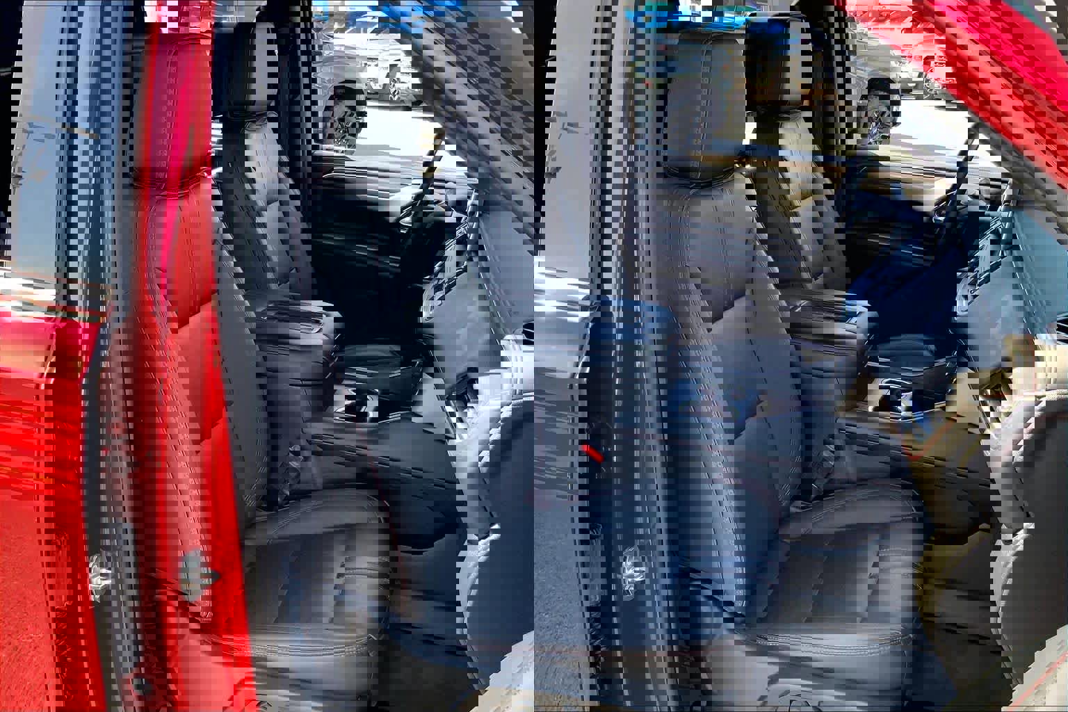 Used 2023 Chevrolet Suburban RST w/ Luxury Package image 9