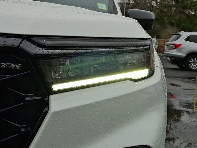 Certified 2025 Honda Pilot Black Edition image 9