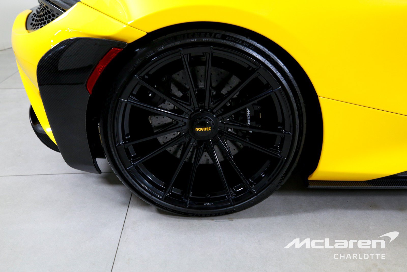 Used 2022 McLaren 765LT RWD image 26