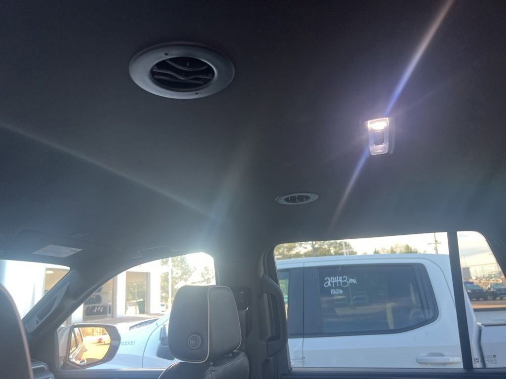 Used 2023 GMC Yukon SLT image 33