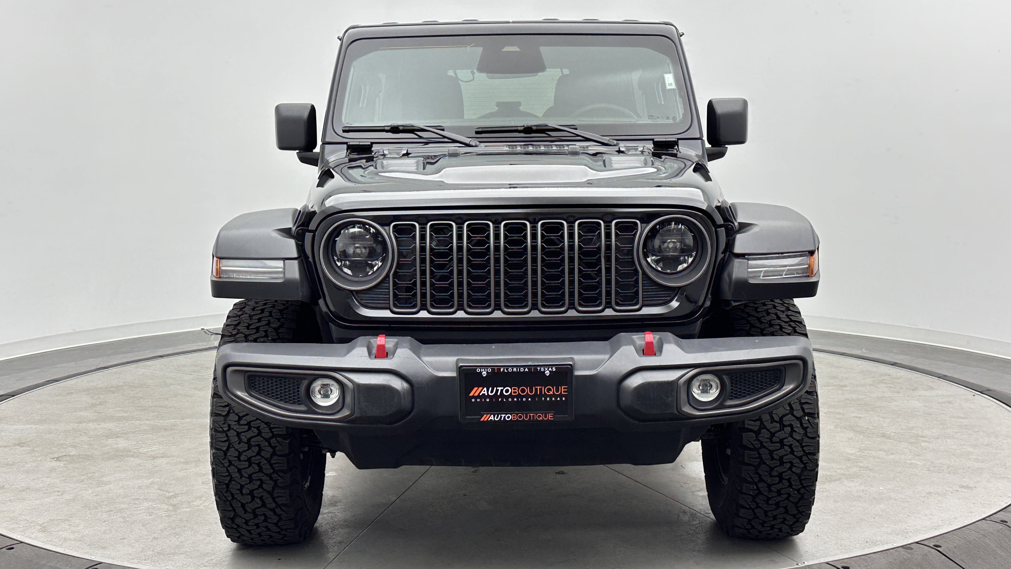 Used 2025 Jeep Wrangler Unlimited Rubicon AWD/4WD image 2