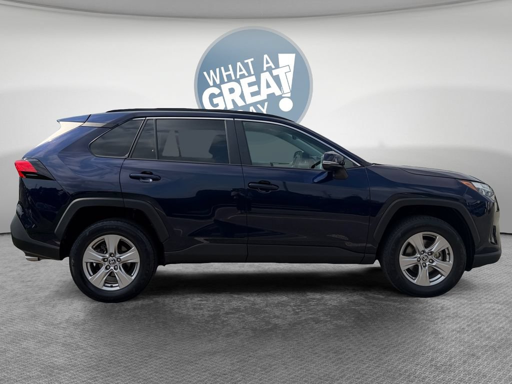 Used 2025 Toyota RAV4 XLE AWD/4WD image 2