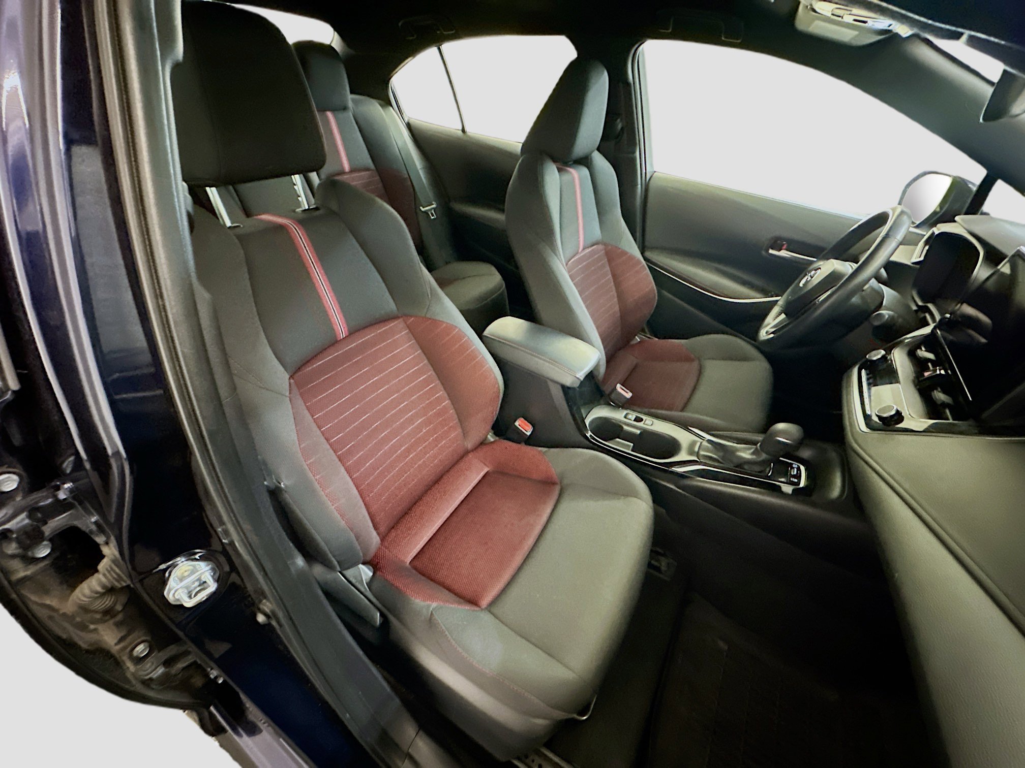 Used 2024 Toyota Corolla SE image 32