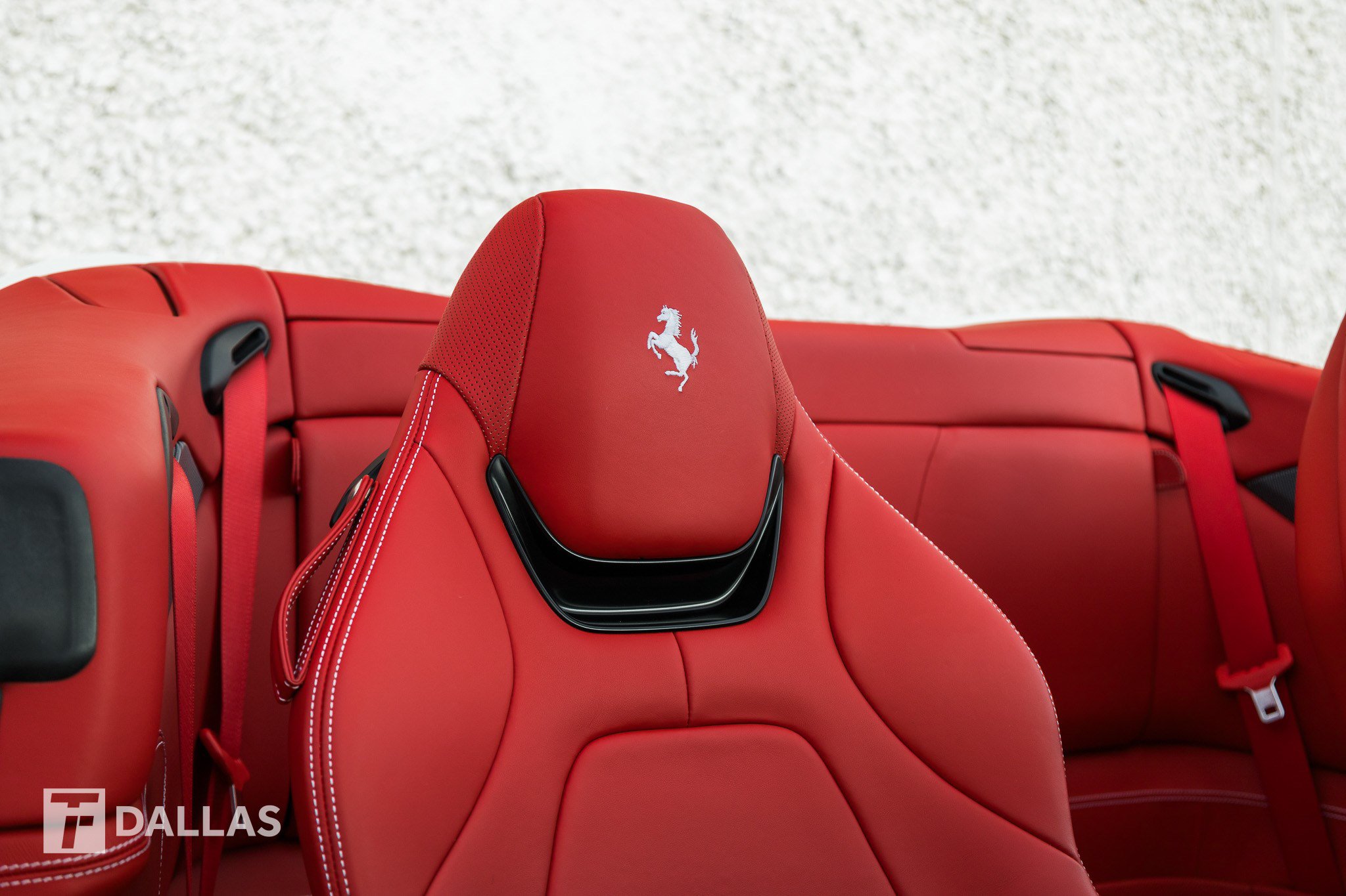 Used 2019 Ferrari Portofino RWD image 35