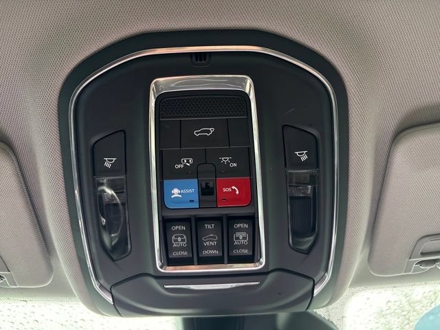 Used 2023 Jeep Grand Cherokee L Limited w/ Luxury Tech Group II AWD/4WD image 15