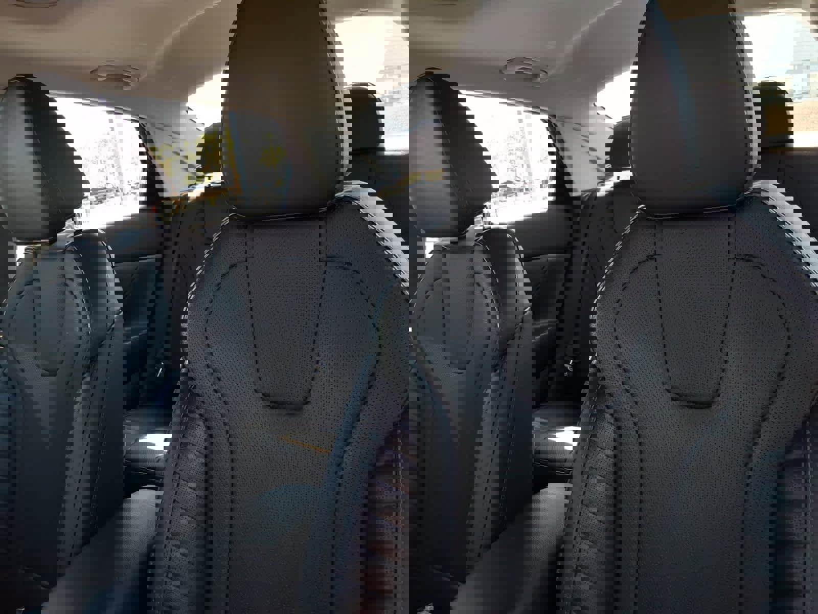 Used 2023 Hyundai Elantra Limited image 25