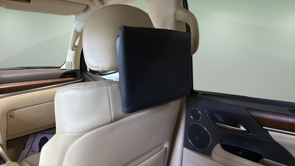Used 2018 Lexus LX 570 4WD w/ Luxury Package image 17