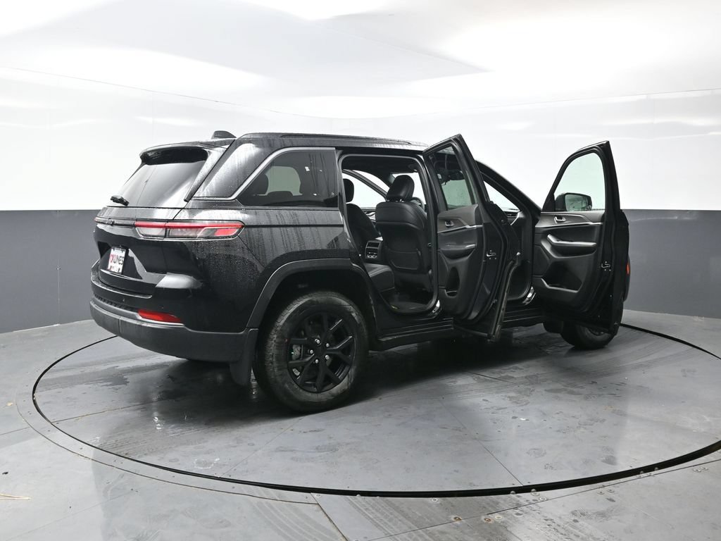 New 2026 Jeep Grand Cherokee Altitude AWD/4WD image 45