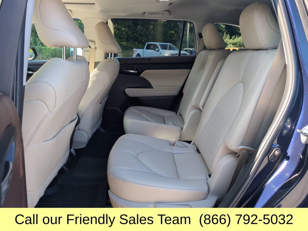 Used 2022 Toyota Highlander XLE AWD/4WD image 27