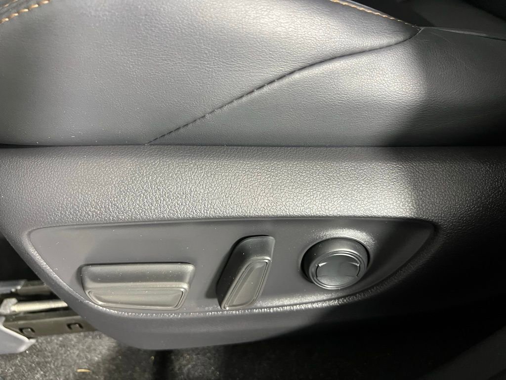 Used 2022 Toyota Venza XLE image 23