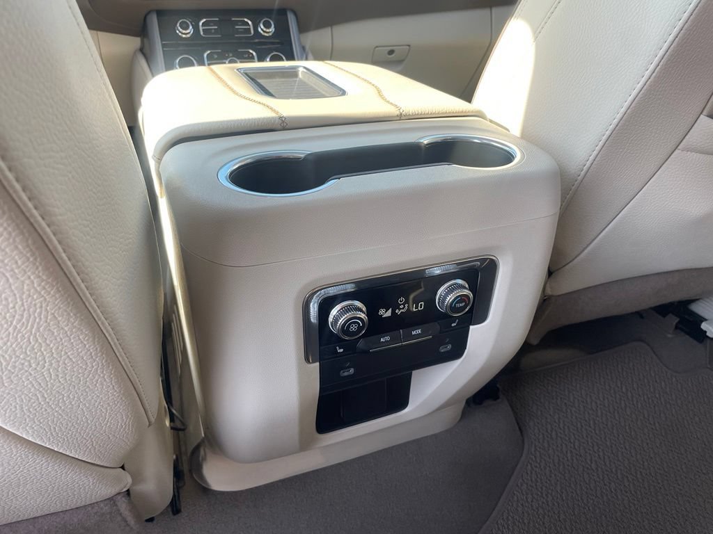 Used 2024 GMC Yukon Denali AWD/4WD image 25