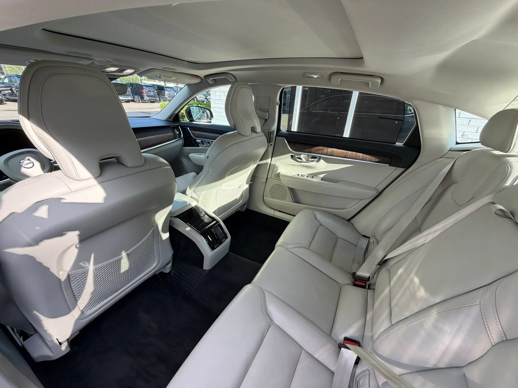 Used 2022 Volvo S90 B6 Inscription w/ Advanced Package AWD/4WD image 17