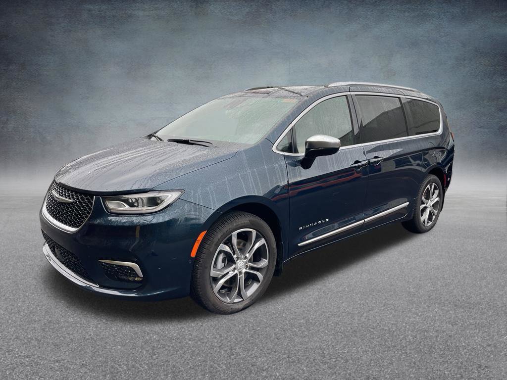 Used 2025 Chrysler Pacifica Pinnacle AWD/4WD image 4