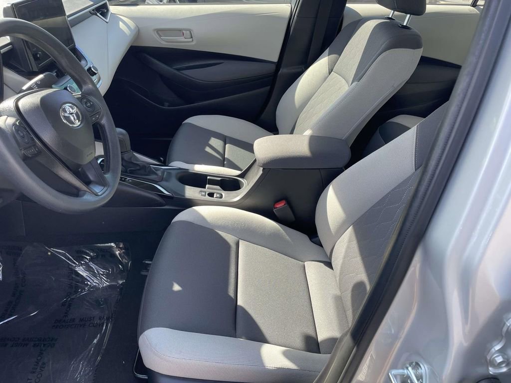 Used 2025 Toyota Corolla LE image 28