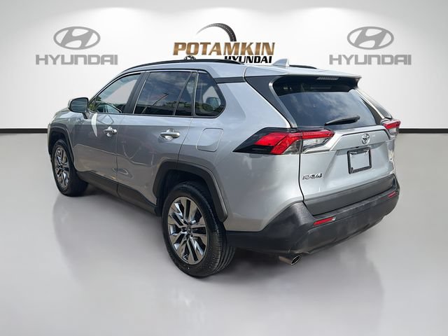 Used 2019 Toyota RAV4 XLE Premium w/ Cold Weather Package FWD image 7