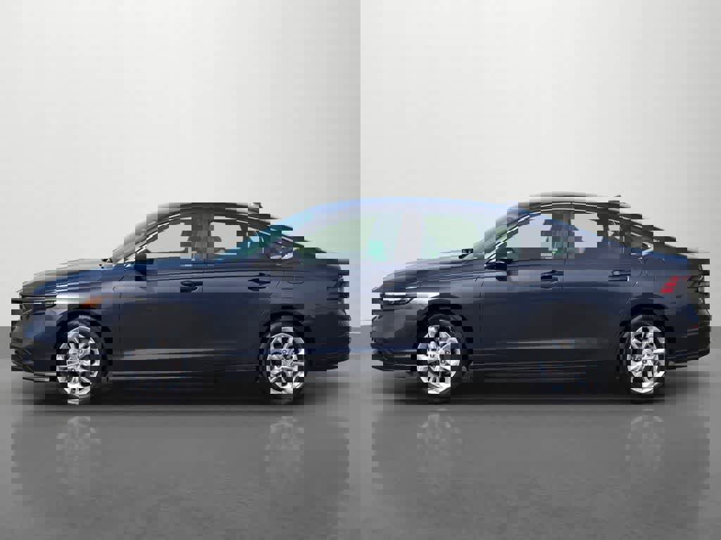 Used 2023 Honda Accord LX image 3