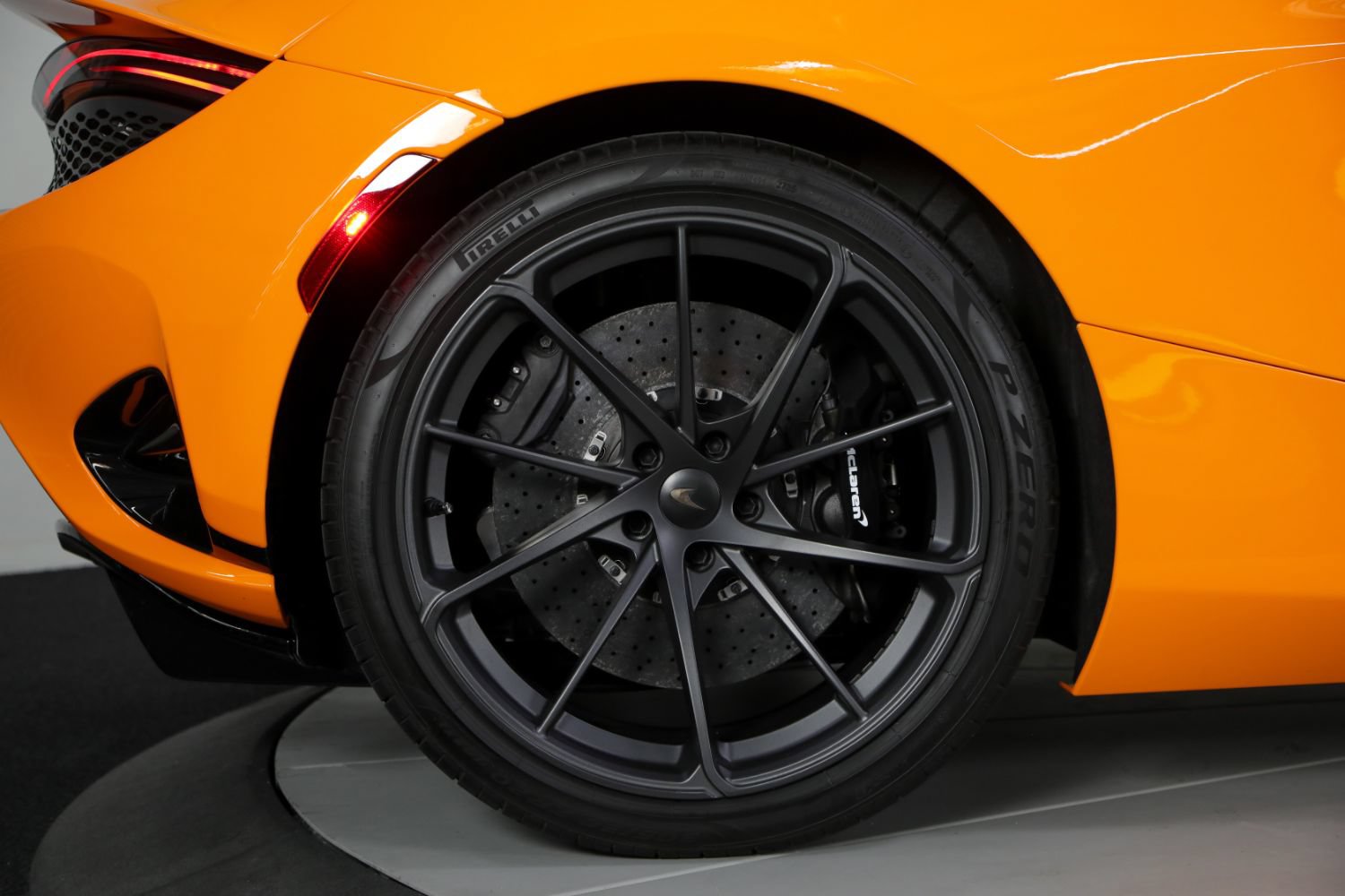 Used 2026 McLaren 750S Spider RWD image 27