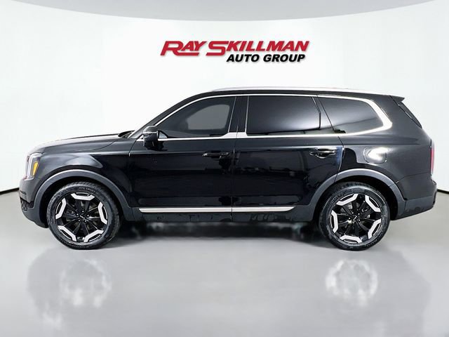 Used 2023 Kia Telluride EX w/ EX Captain's Chair Package AWD/4WD image 4