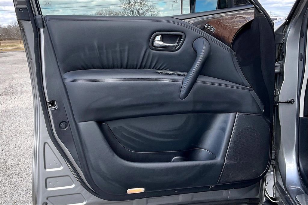 Used 2012 INFINITI QX56 4WD w/ Deluxe Touring Pkg image 17