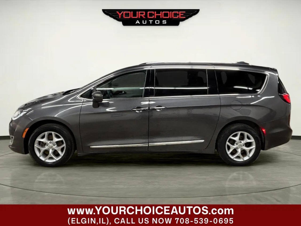 Used 2017 Chrysler Pacifica Touring-L Plus w/ Tire & Wheel Group FWD image 2