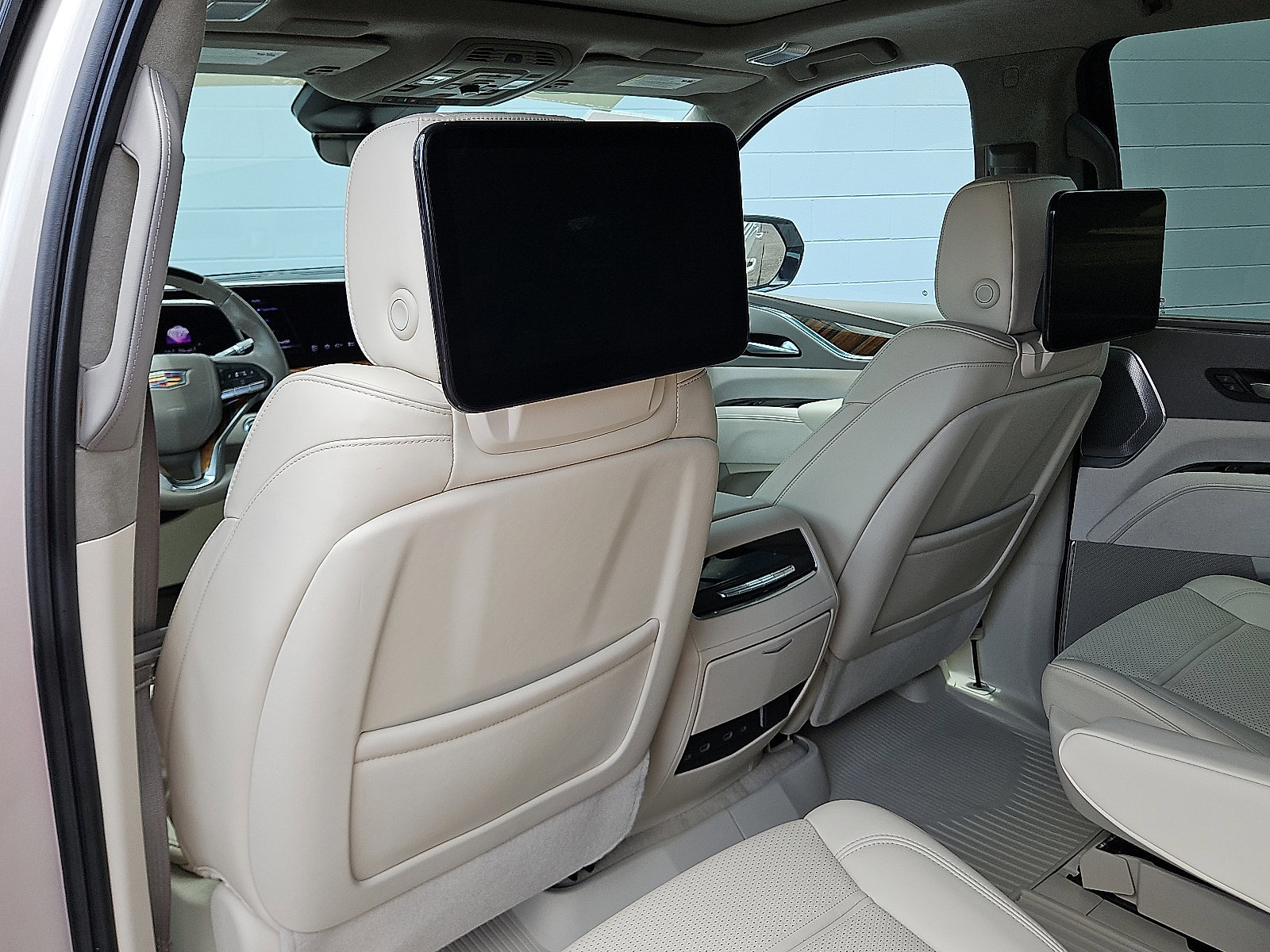 Certified 2024 Cadillac Escalade ESV Sport Platinum w/ LPO, Floor Liner Package image 10