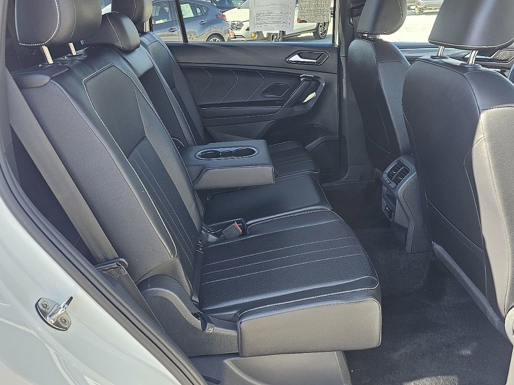 Used 2024 Volkswagen Tiguan SE R-Line image 20