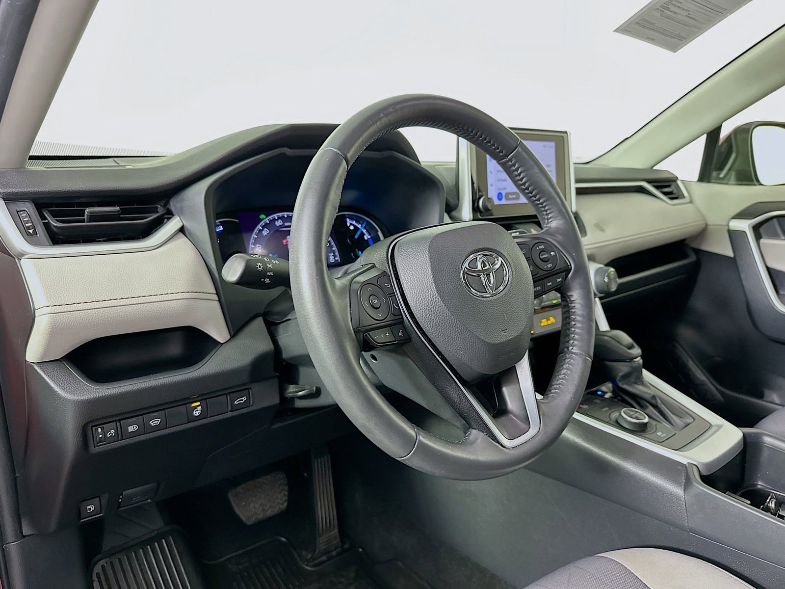 Used 2024 Toyota RAV4 XLE w/ Convenience Package image 10