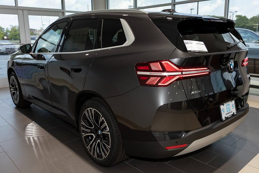 Used 2025 BMW X3 xDrive30i w/ Premium Package AWD/4WD image 4