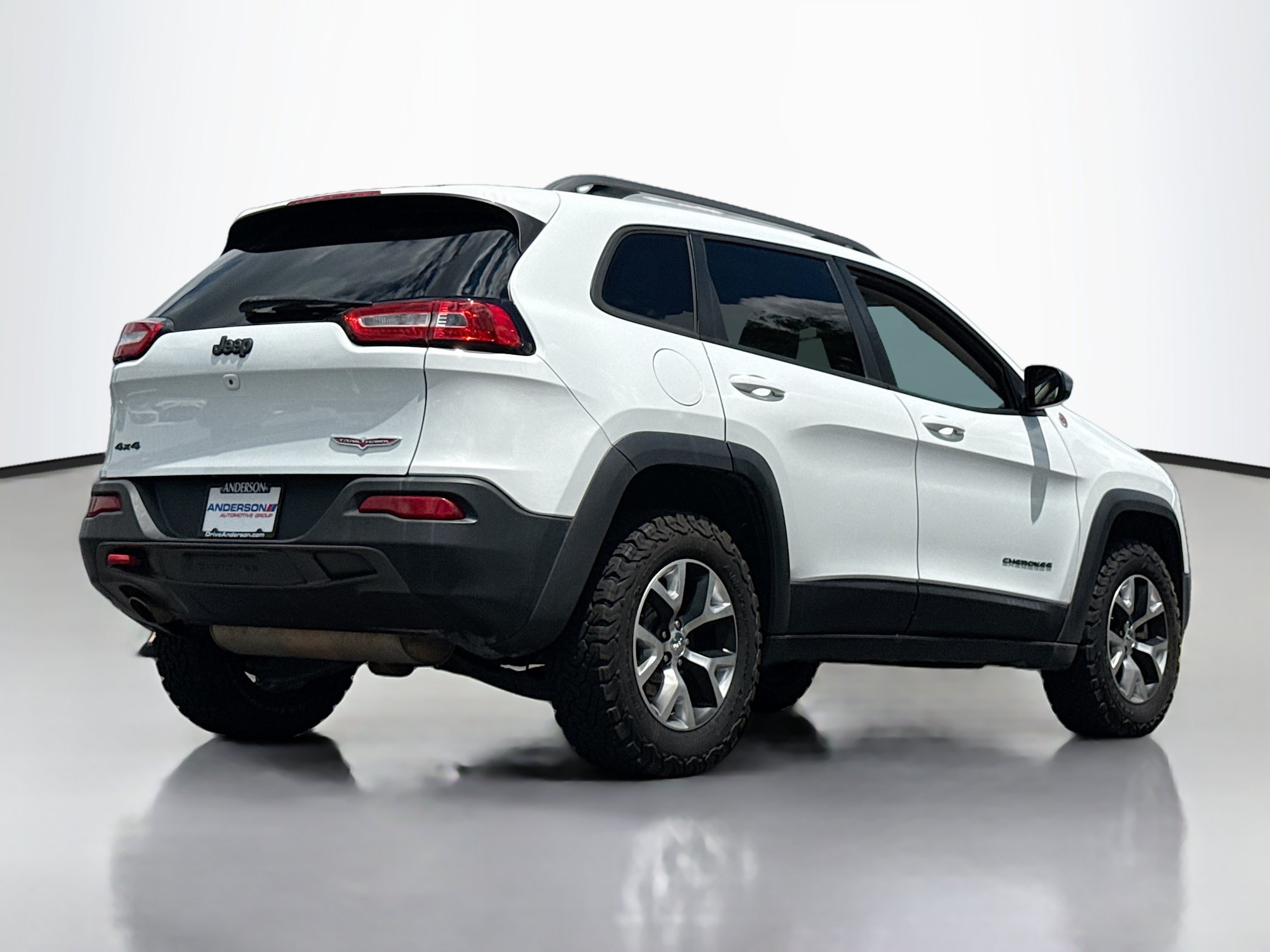 Used 2017 Jeep Cherokee Trailhawk AWD/4WD image 2