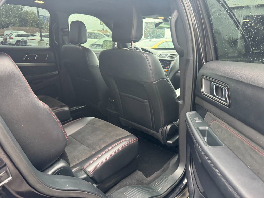 Used 2019 Ford Explorer XLT w/ Equipment Group 202A image 9