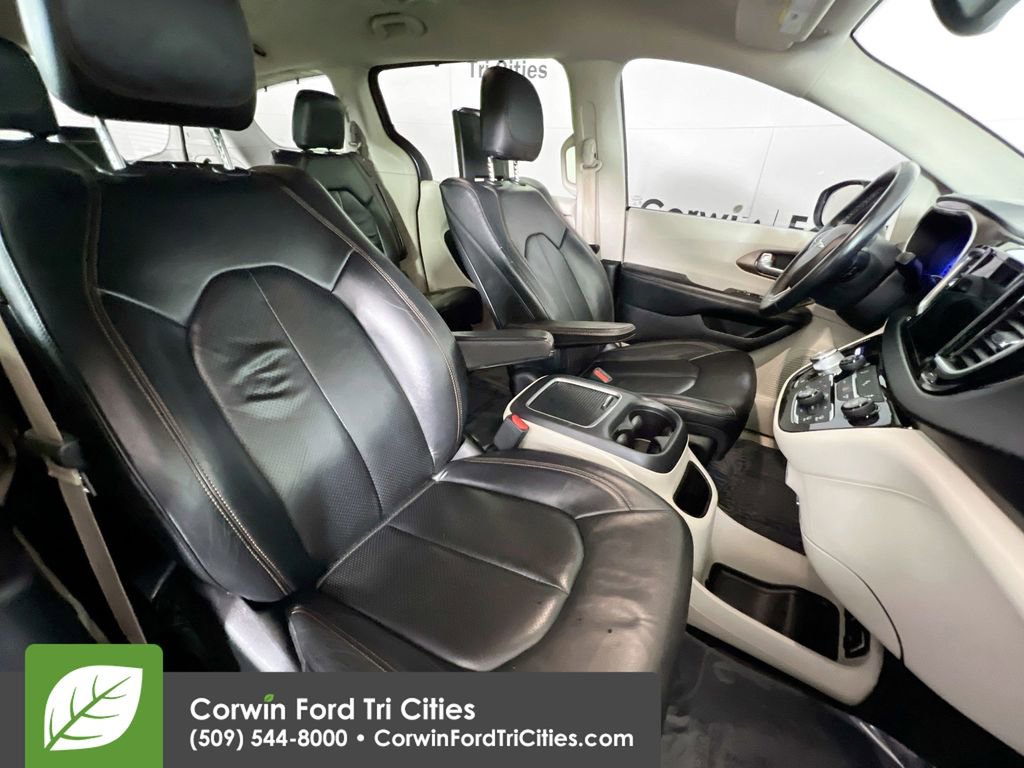 Used 2018 Chrysler Pacifica Touring-L Plus image 18