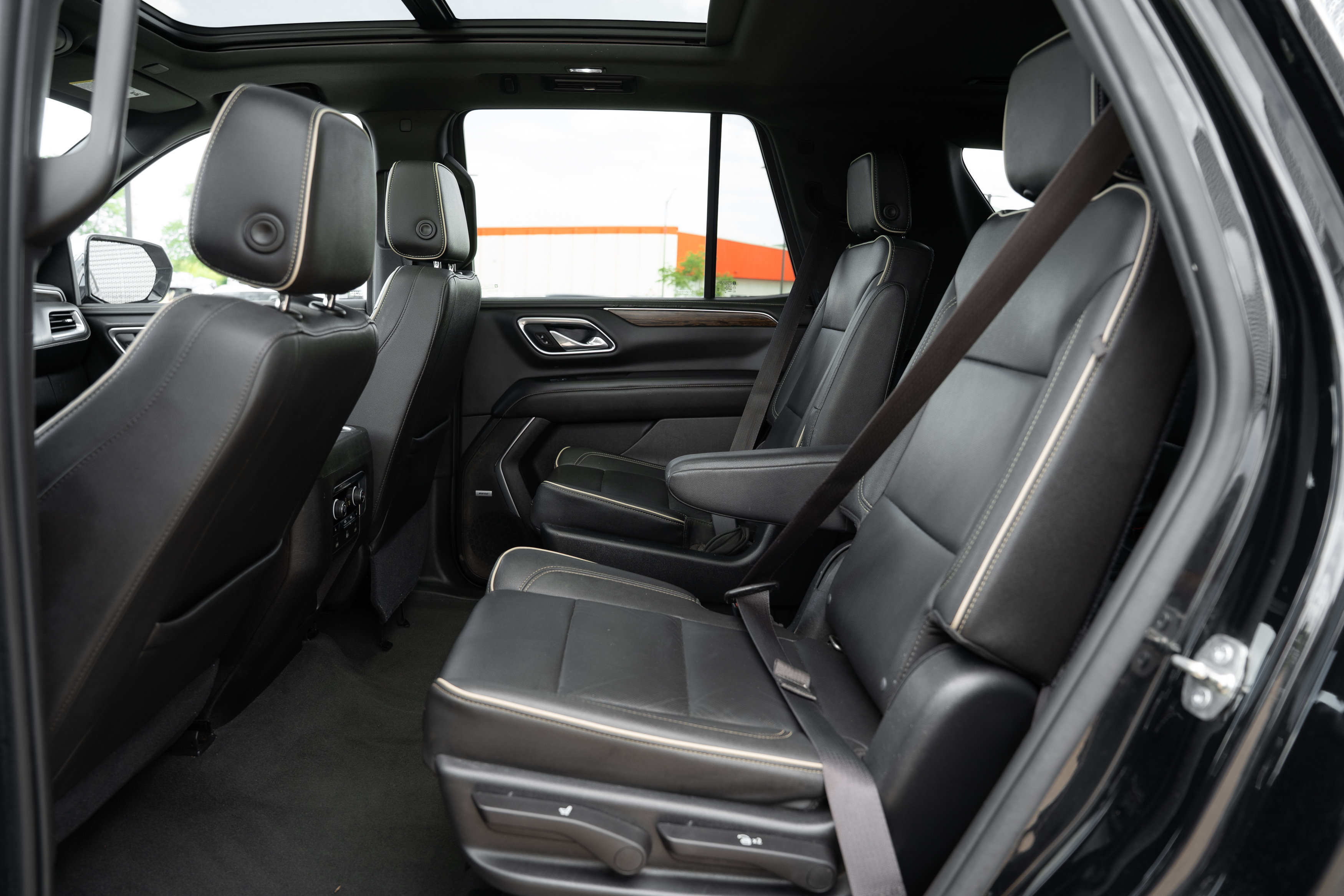 Used 2021 Chevrolet Tahoe Premier AWD/4WD image 22